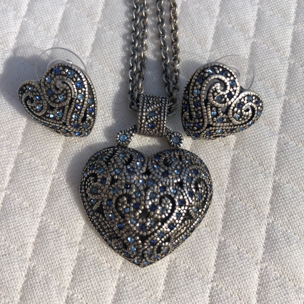 Heart pendant with matching heart earrings 🤍 - Picture 2 of 16